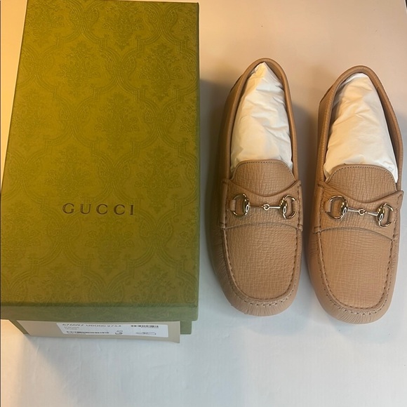 NWT Gucci Women’s Tan Leather Loafer Drivers Horsebit Detail Sz 40 Fall Weather - Picture 1 of 10